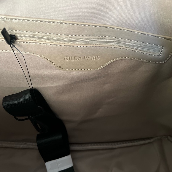 Gilda Paris Quilted Weekender Bag - Picture 3 of 7